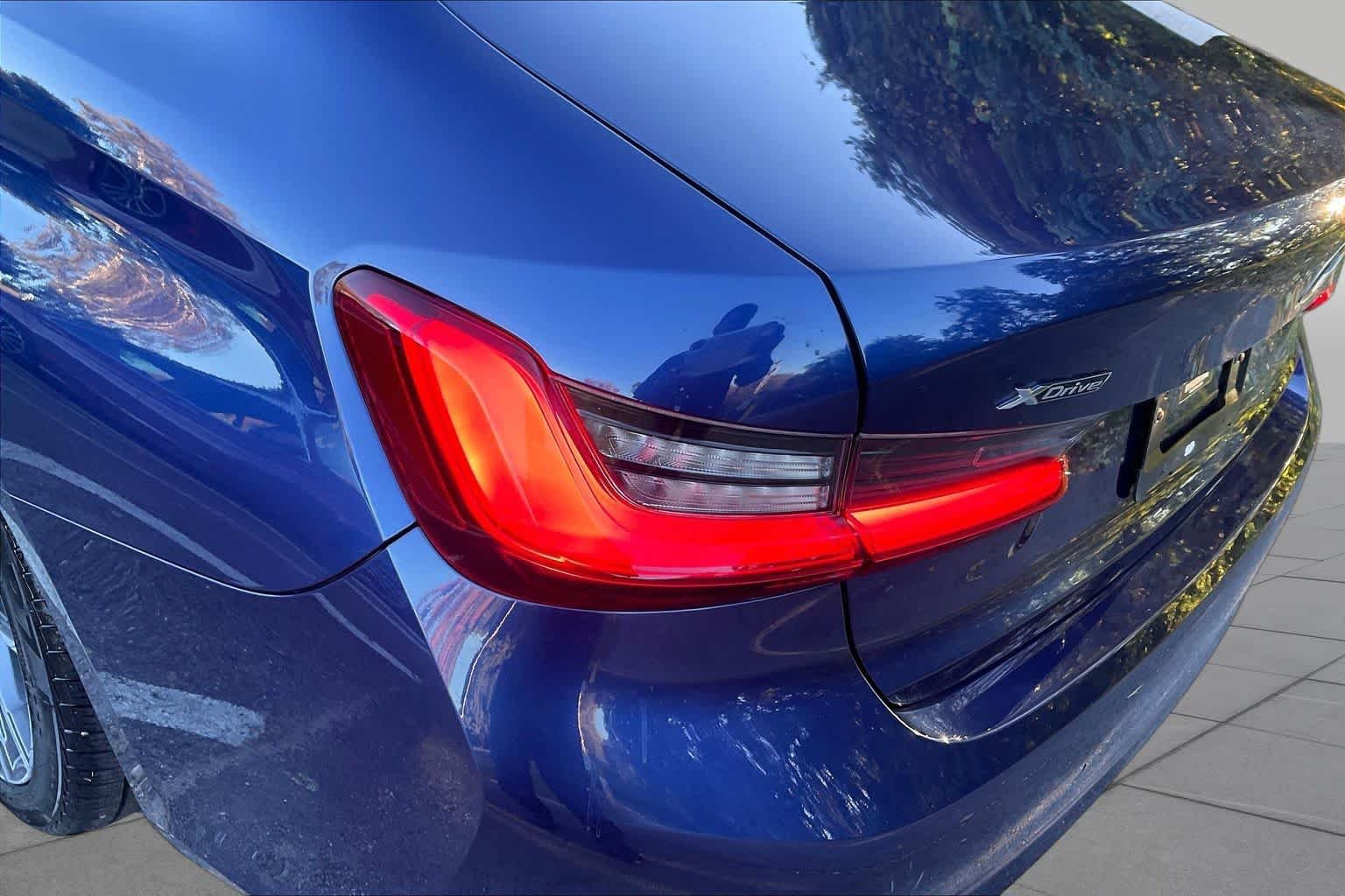 Used 2019 Mediterranean Blue Metallic BMW 330i xDrive image 27