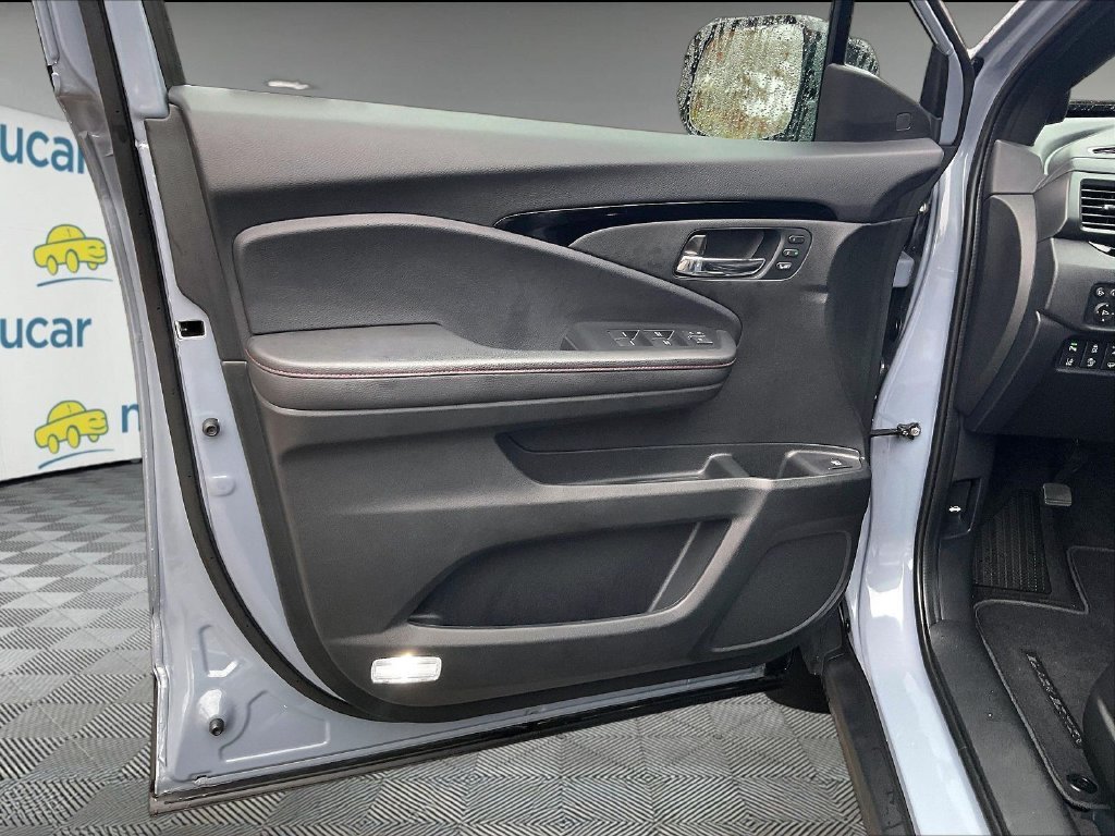 Used 2024  Honda Black Edition image 9