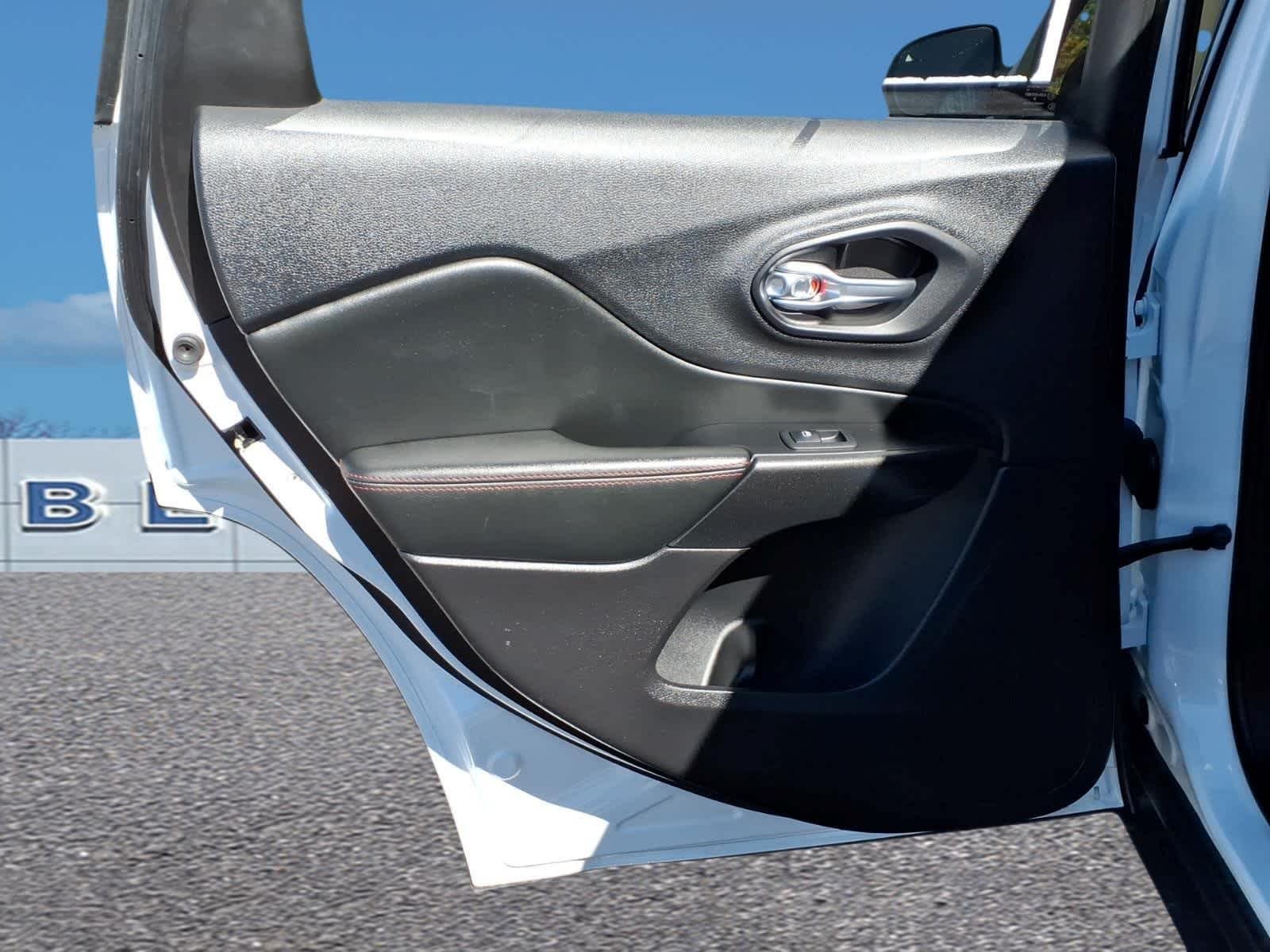 Used 2022 Bright White Clearcoat Jeep Trailhawk image 28