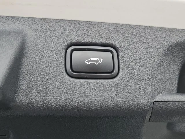 Used 2025 Hyper White Hyundai SEL image 9