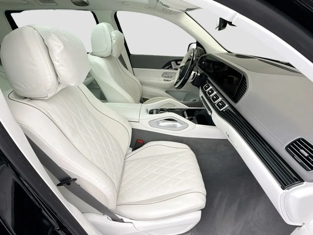 Used 2025  Mercedes-Benz Maybach GLS 600 image 19