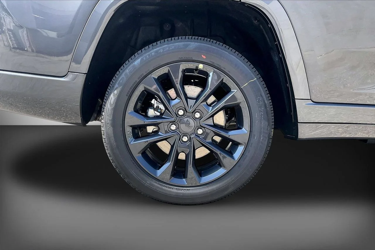 New 2026 Baltic Gray Metallic Clearcoat Jeep Limited Reserve image 34