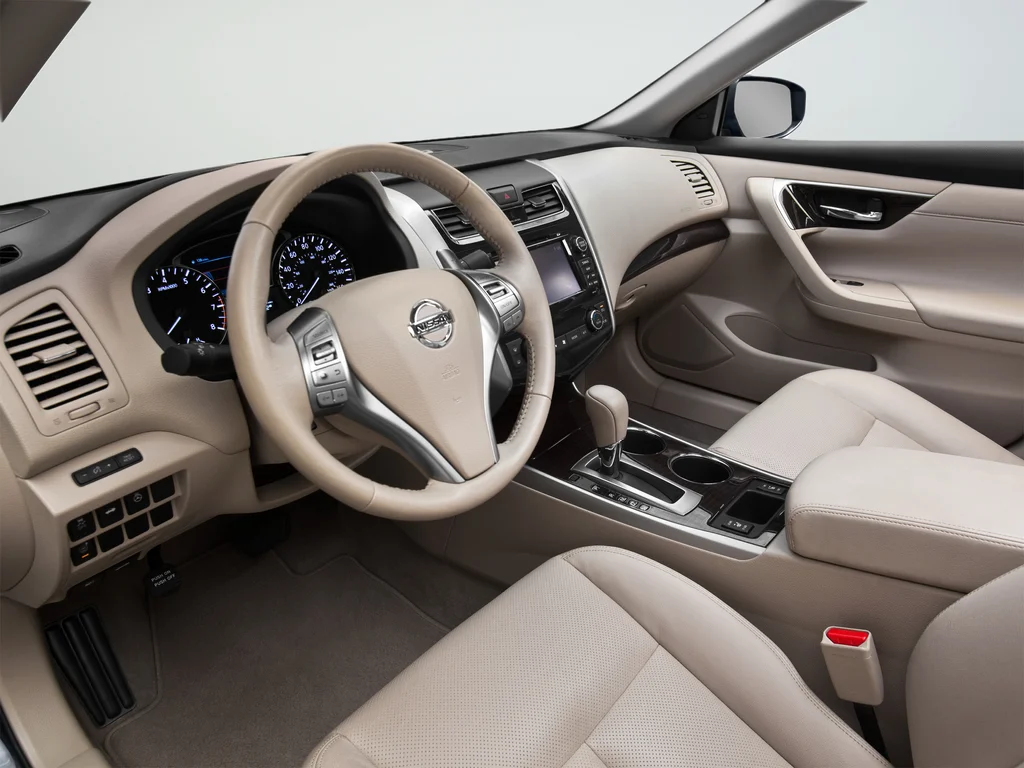 Used 2013 Blue Nissan 2.5 S image 46