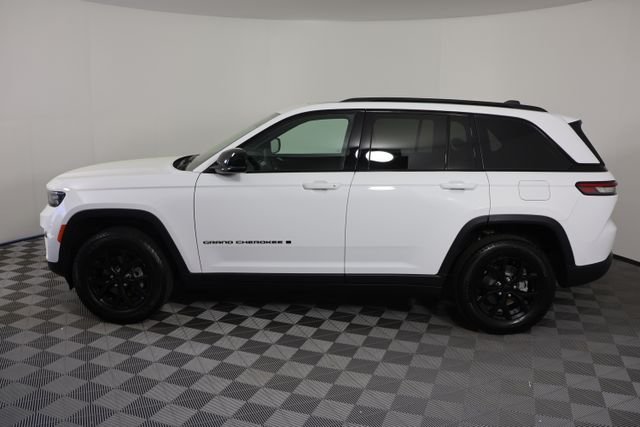 Used 2024 White Jeep Altitude X image 5