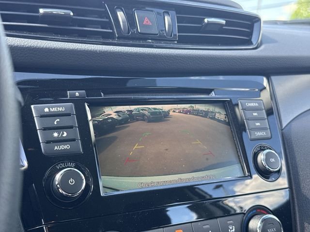 Used 2021 White Nissan S image 16