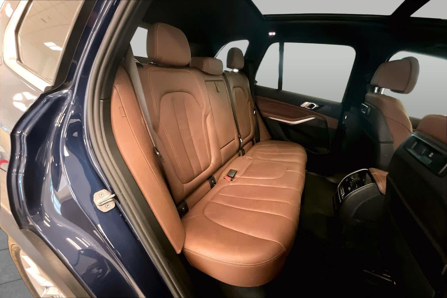 Used 2022 Phytonic Blue Metallic BMW sDrive40i image 20