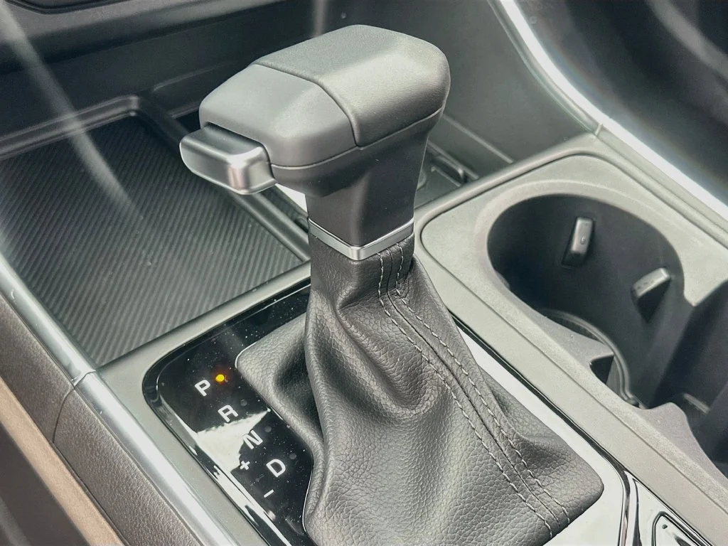 New 2027 Ivory Silver Kia EX image 17