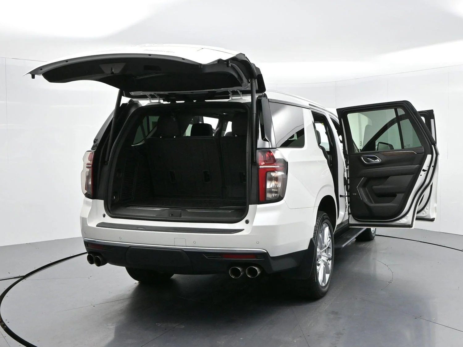 Used 2023 Iridescent Pearl Tricoat Chevrolet Premier image 50
