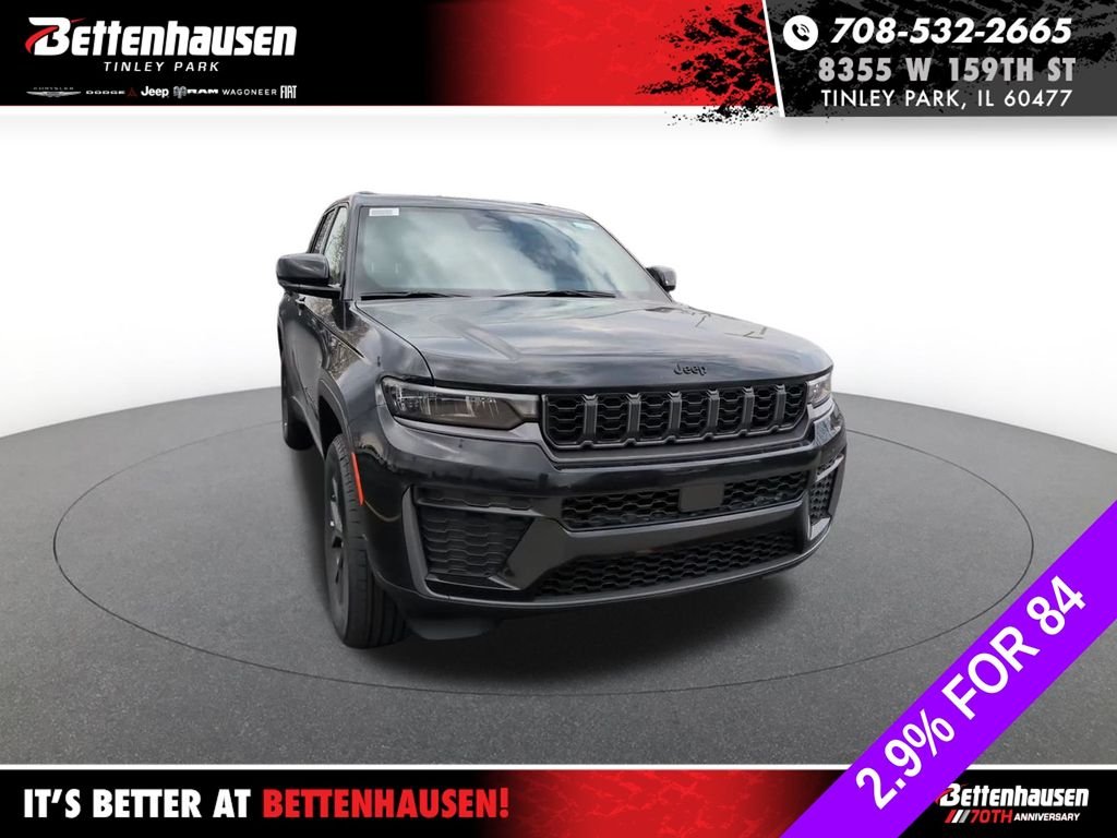 New 2026 Diamond Black Crystal Pearlcoat Jeep Altitude image 5