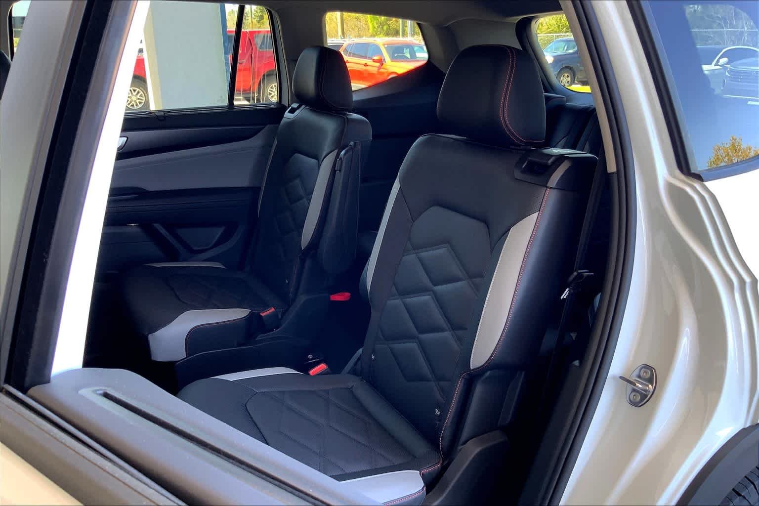 Used 2025 Pure White Volkswagen 2.0T Peak Edition image 18
