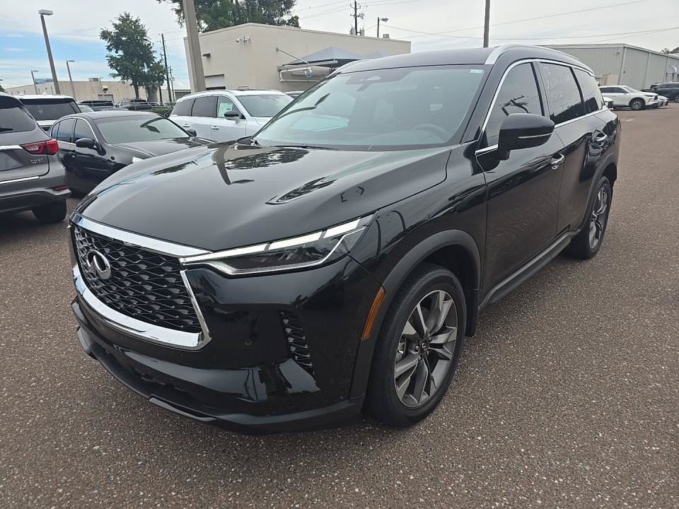Certified Used 2023 Black INFINITI LUXE image 6