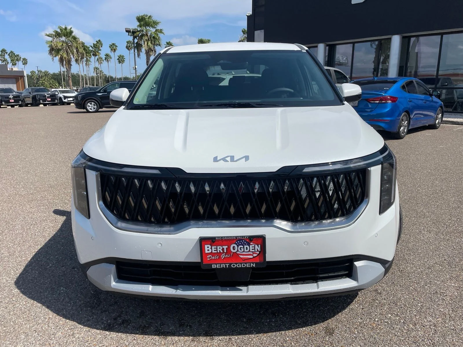 New 2027 White Kia LXS image 2