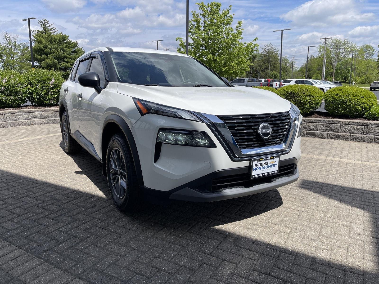 Used 2023 Glacier White Nissan S image 7