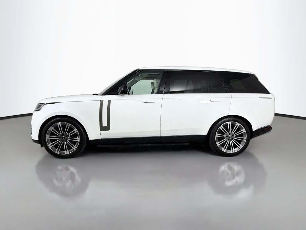 Used 2024 White Land Rover SE image 8