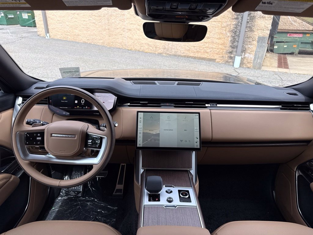 New 2027 Belgravia Green Land Rover SE image 19