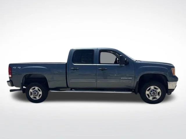 Used 2011 Gray GMC SLE image 4