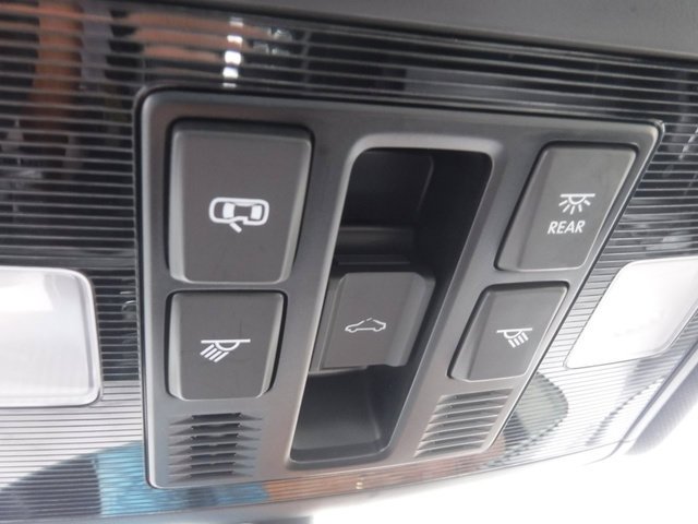 Used 2020 White Volkswagen R-Line image 24