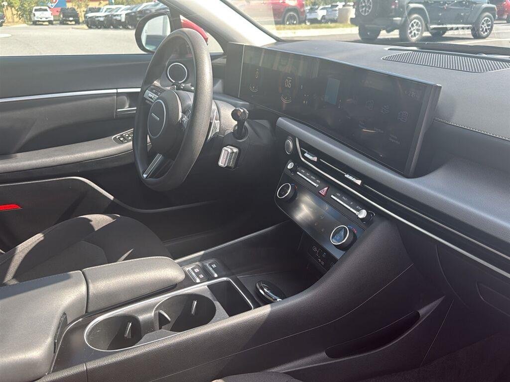 Used 2025 Ultimate red Hyundai SEL image 28