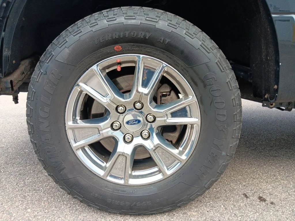 Used 2015 Tuxedo Black Metallic Ford XLT image 12