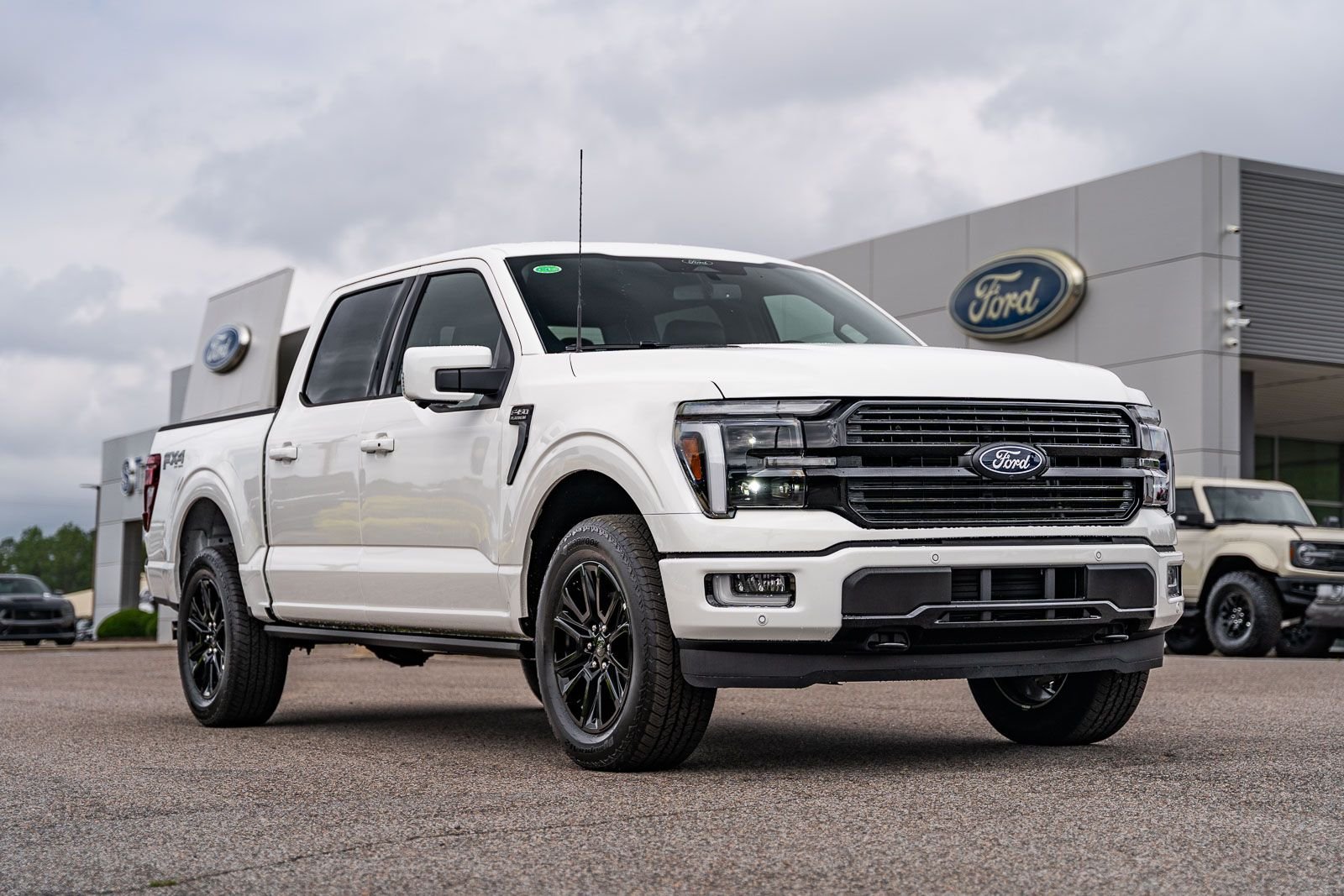 New 2026 Star White Metallic Tri-Coat Ford Platinum® image 1
