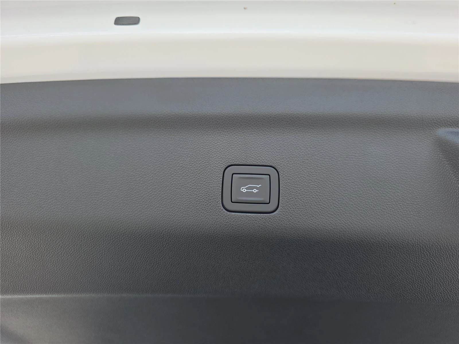 New 2026 Summit White GMC Elevation image 33
