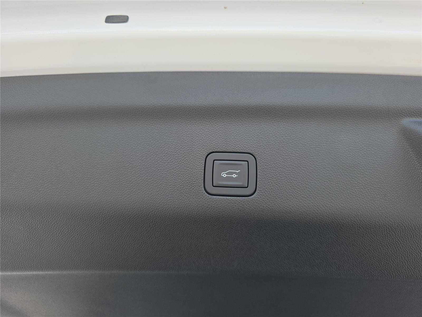 New 2026 Summit White GMC Elevation image 33