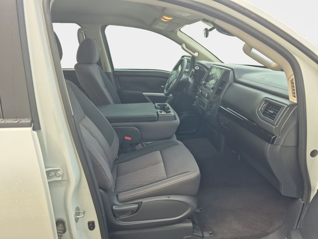 2023 Nissan Titan SV - Photo 18