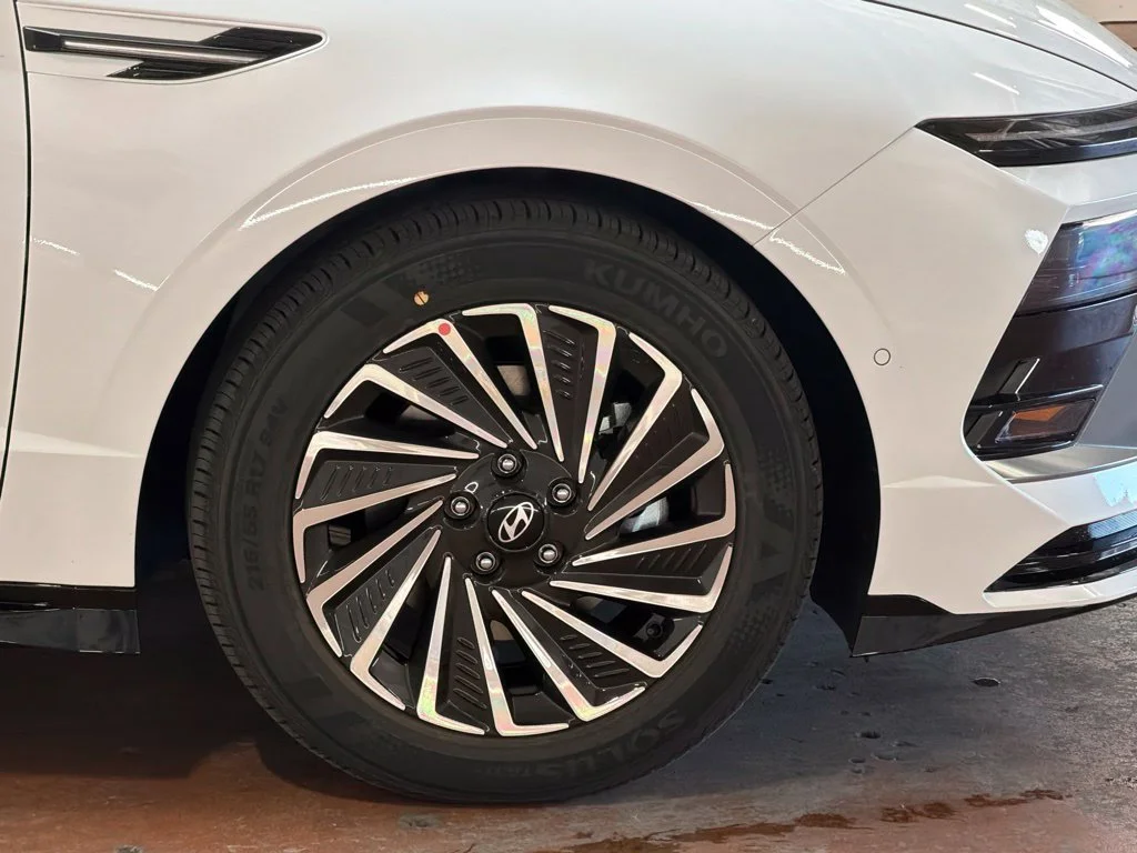 New 2027 Serenity White Hyundai Limited image 9