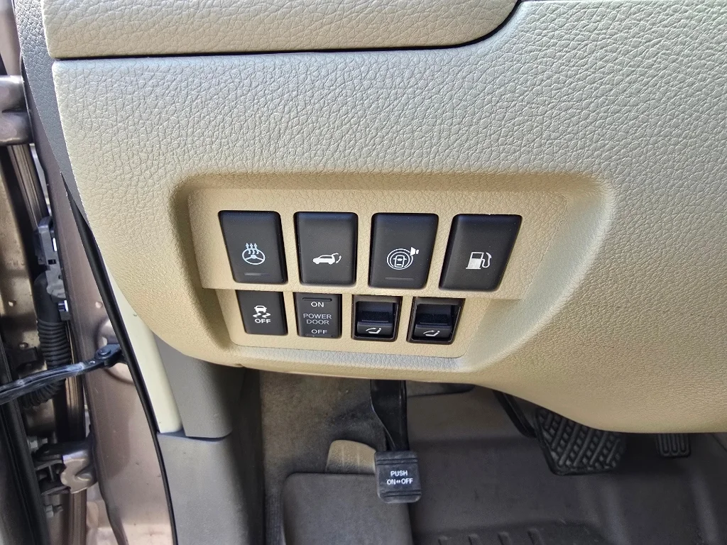 Used 2014 Tinted Bronze Metallic Nissan LE image 18