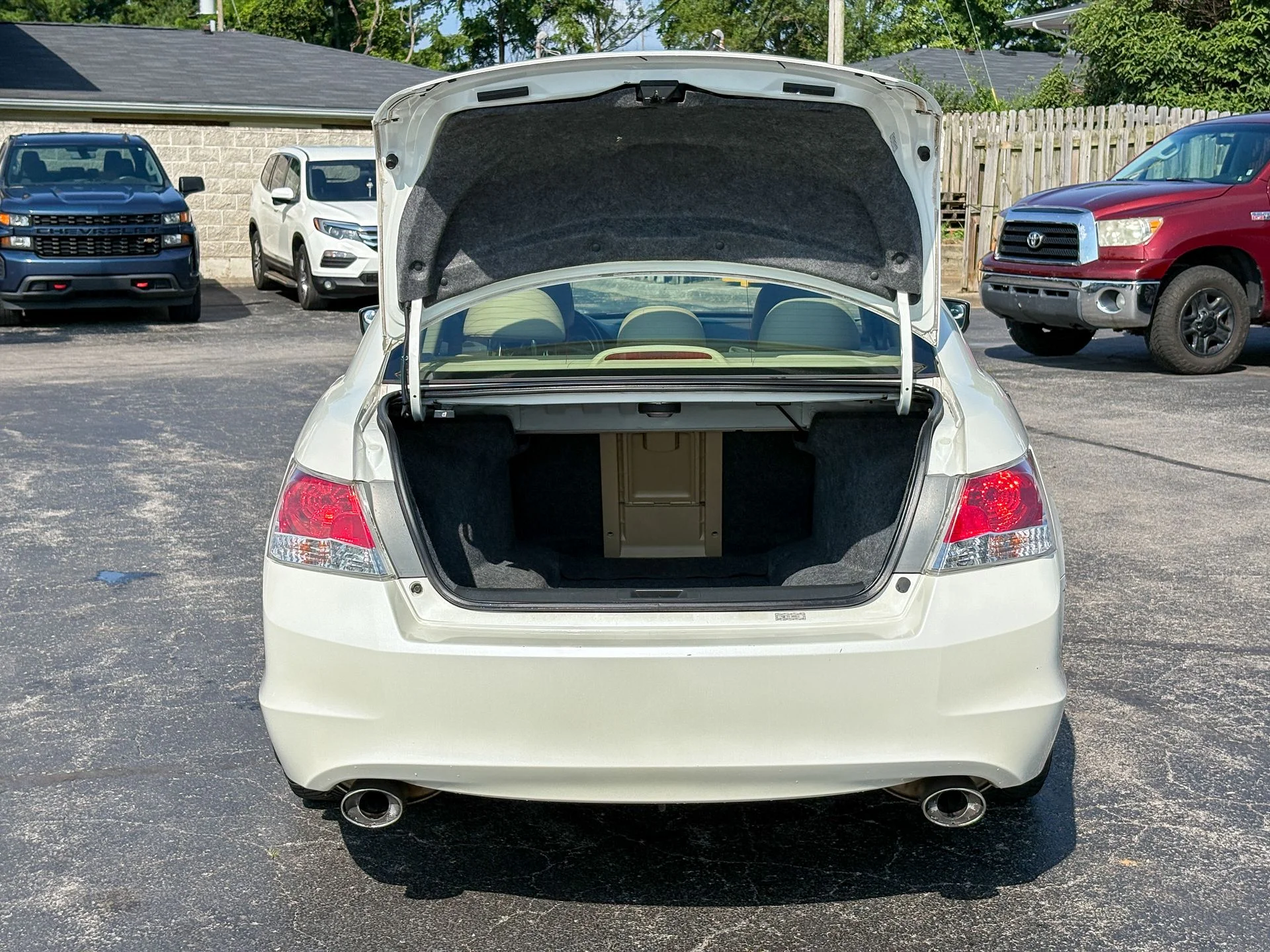 Used 2010 White Honda EX-L image 31