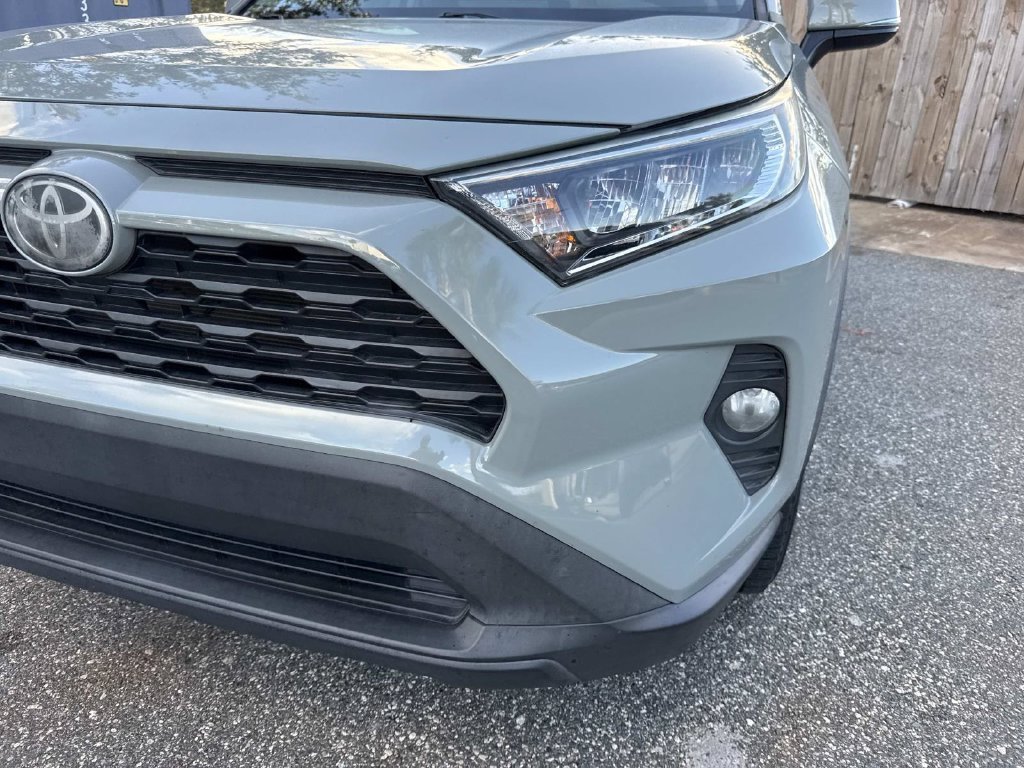 Used 2021  Toyota XLE image 10