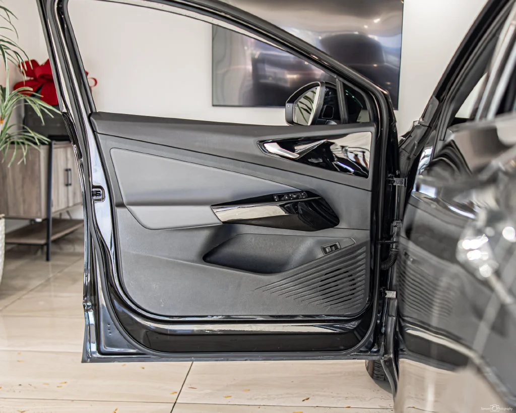 Used 2021 Black Volkswagen Pro S image 31
