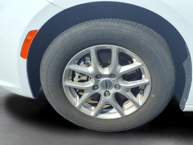 Used 2024  Chrysler Touring L image 14