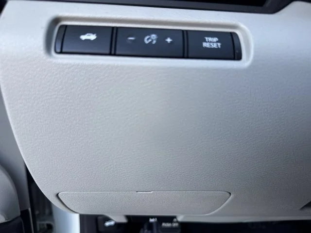 Used 2023 White Nissan 2.5 SV image 25