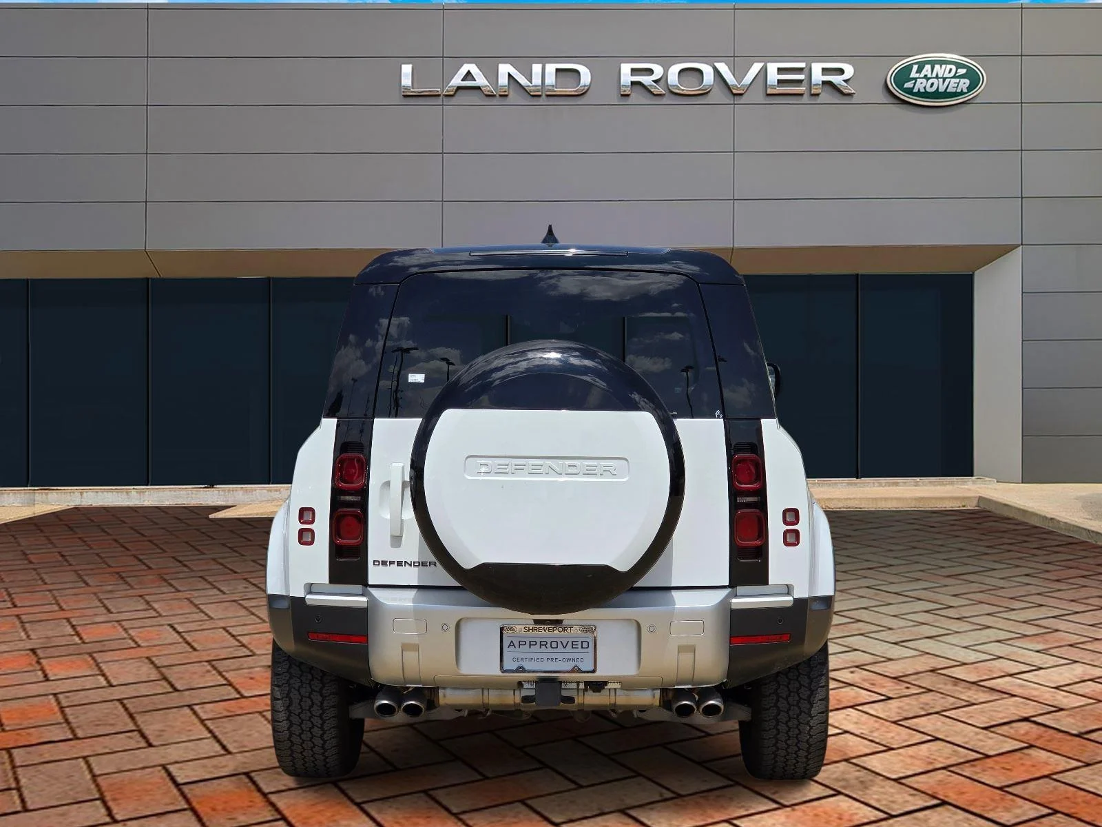 Certified Used 2024 Fuji White Land Rover SE image 5
