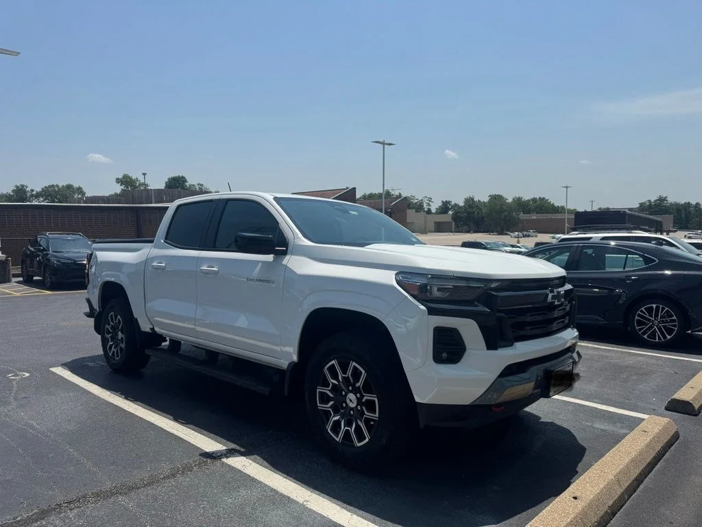 Used 2023 White Chevrolet Z71 image 7