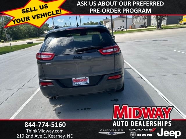 Certified Used 2018 Gray Jeep Latitude image 6