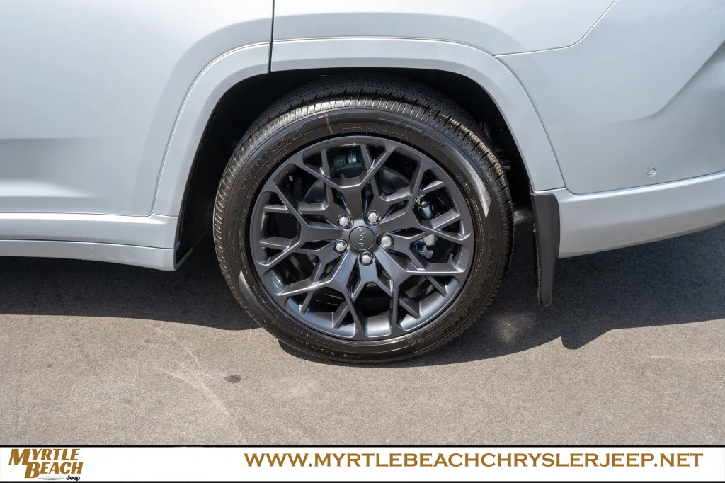 New 2026 Silver Zynith Exterior Paint Jeep Summit image 12