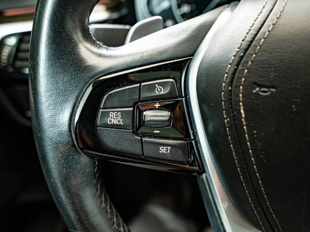 Used 2019 Black Sapphire Metallic BMW 540i image 27