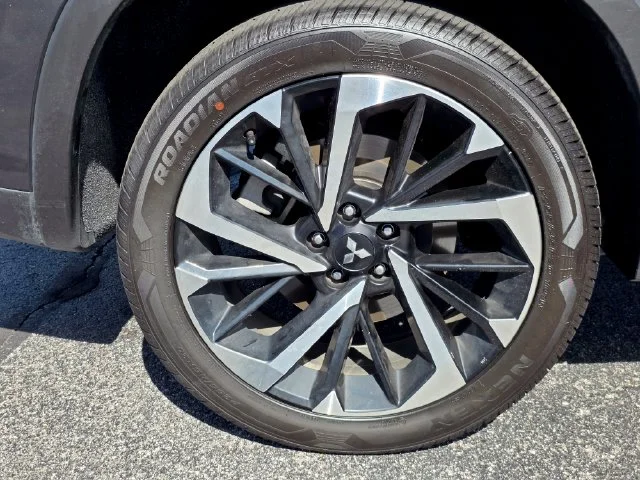 2024 Mitsubishi Outlander SE - Photo 16