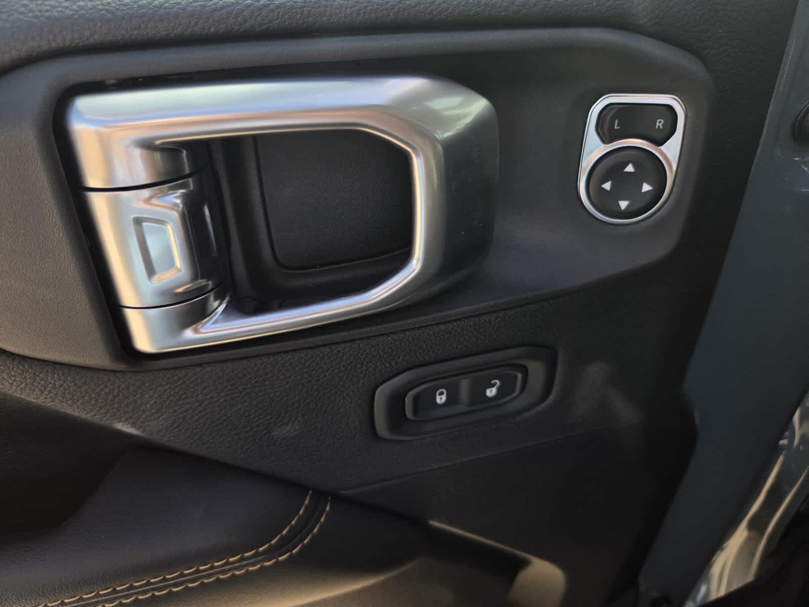 New 2026 Anvil Clear-Coat Exterior Paint Jeep Sahara image 17
