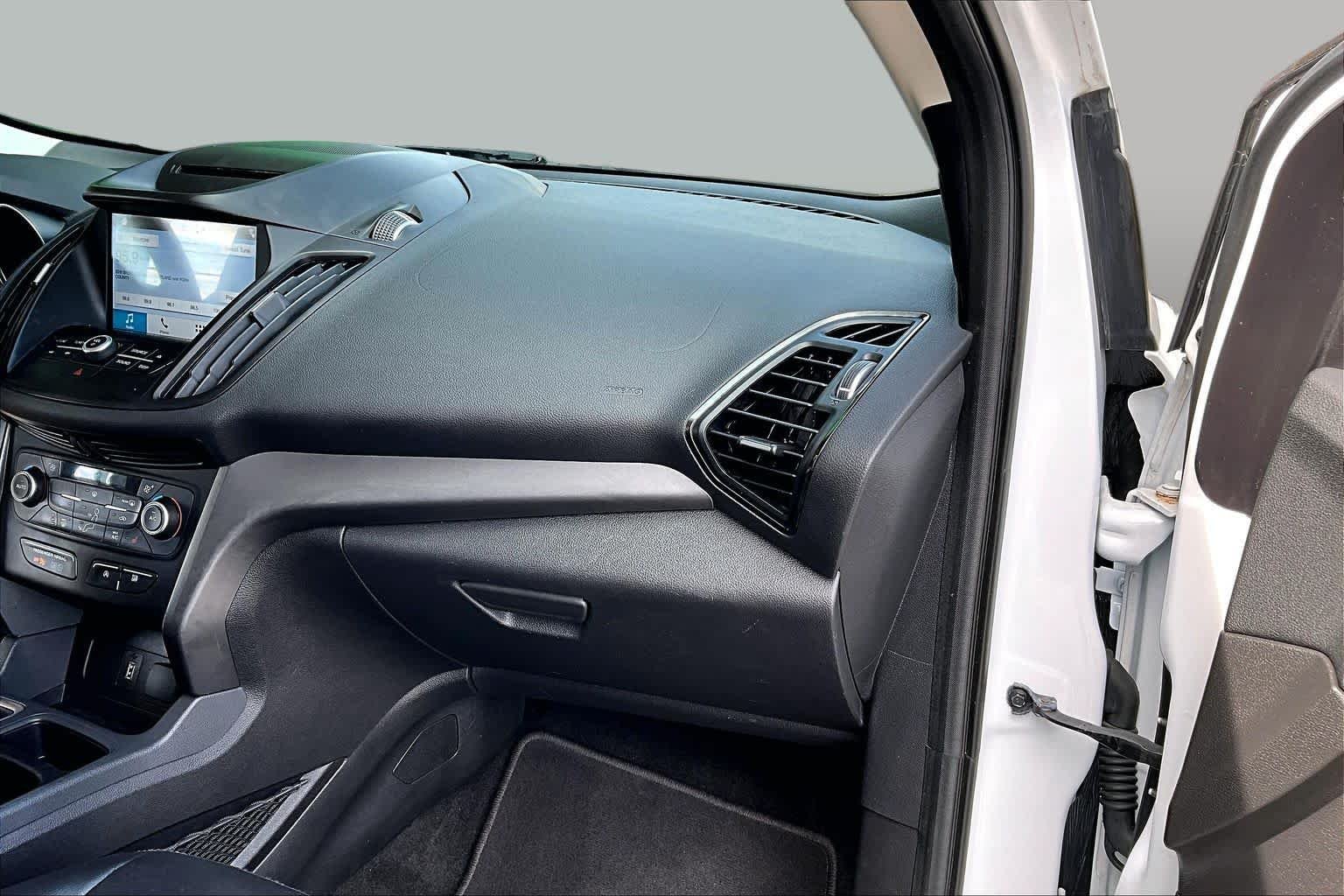 Used 2018 Oxford White Ford SEL image 19