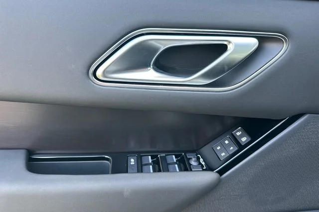 New 2026 Fuji White Land Rover Dynamic SE image 10