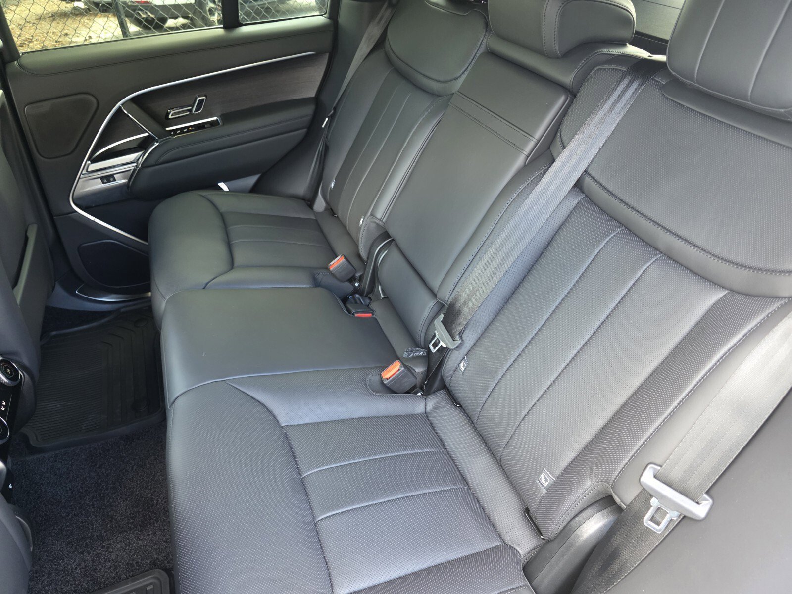 New 2026 Santorini Black Land Rover SE image 14