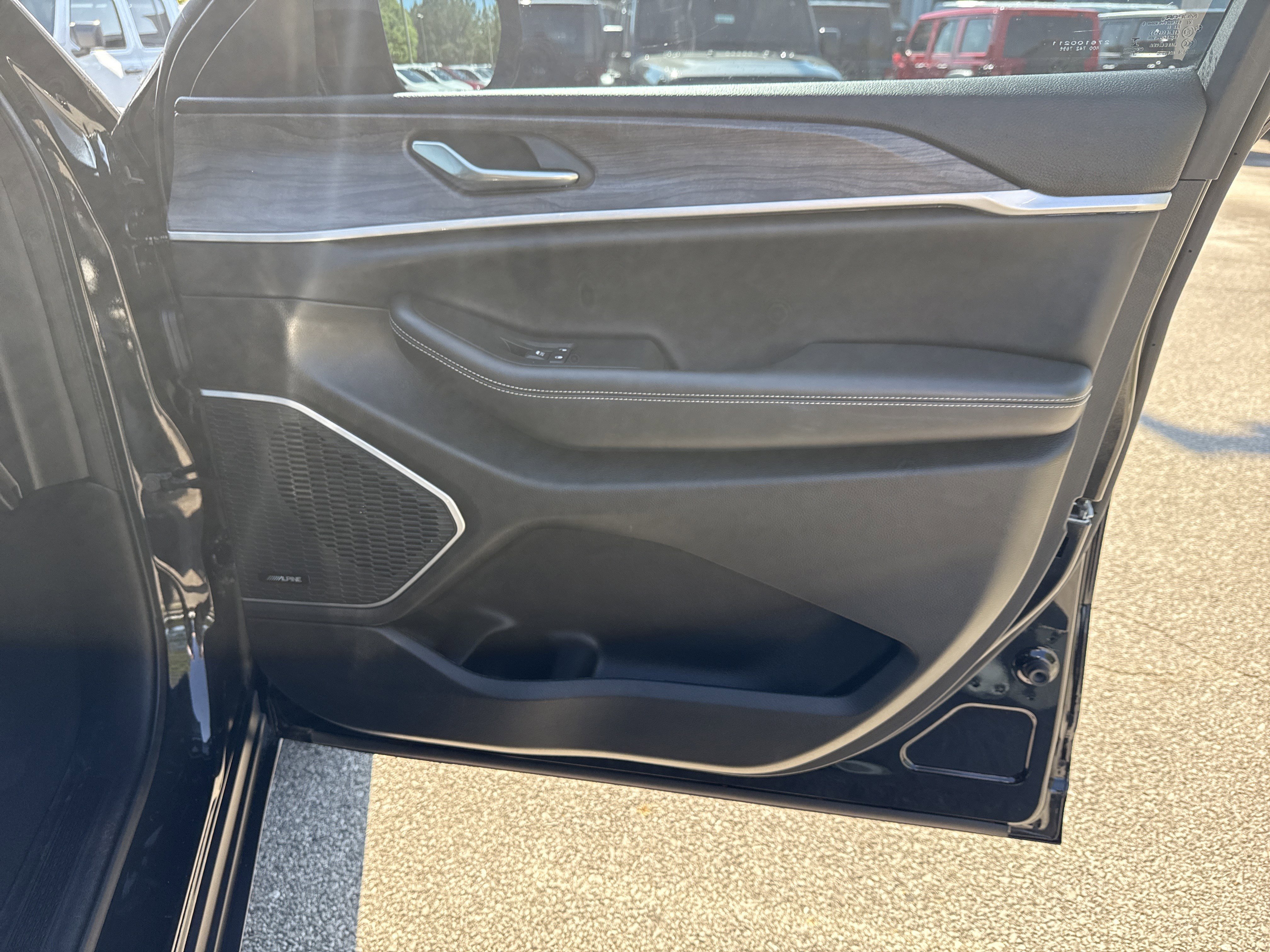Used 2021 Diamond Black Crystal Pearlcoat Jeep Limited image 15