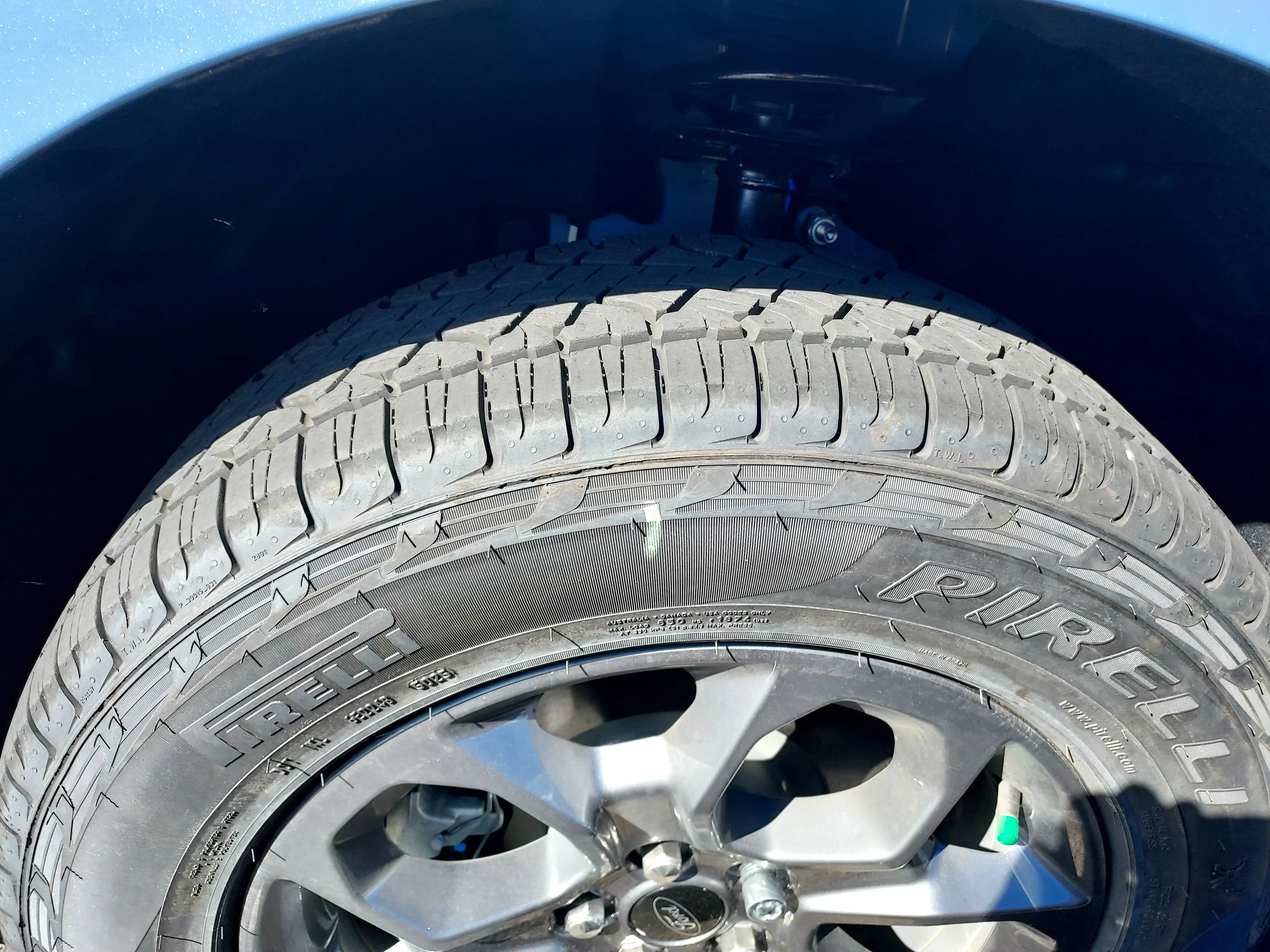 New 2026 Azure Gray Metallic Tri-Coat Ford XLT image 3