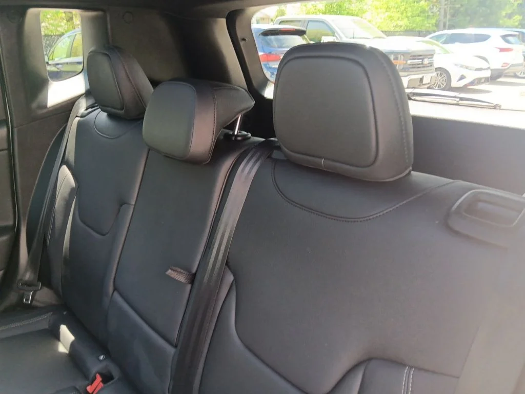 Used 2020 Alpine White Clearcoat Jeep Limited image 31