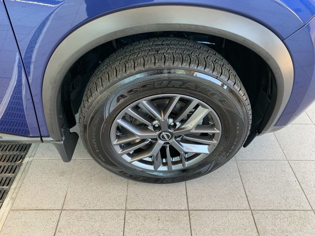Used 2023 Blue Nissan S image 21