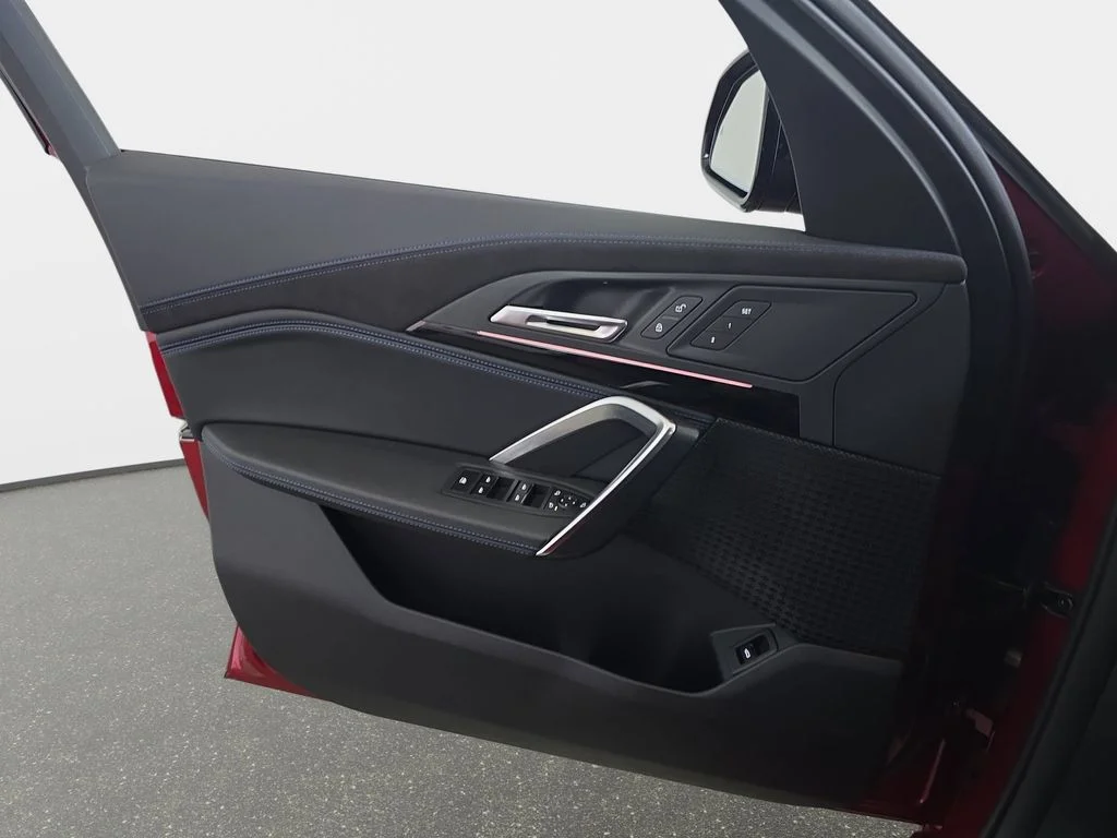 Used 2026 Vegas Red Metallic BMW xDrive28i image 28