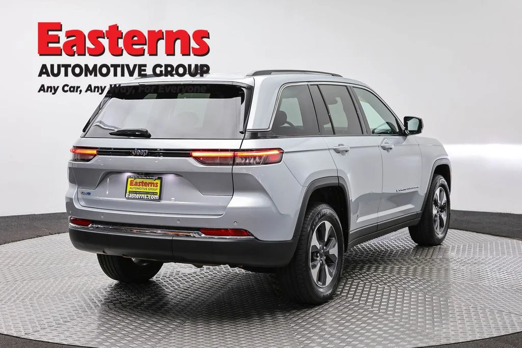 Used 2022 Silver Jeep 4xe image 5